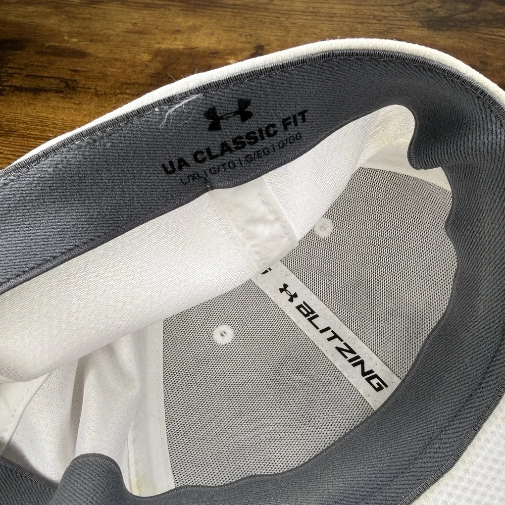 Under Armour Blitzing White Stretch Fit Hat Cap L/XL UA Classic Golf Adult